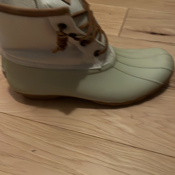 Sperry Waterproof boots size 10 M like new worn twice - Picture 2 of 6